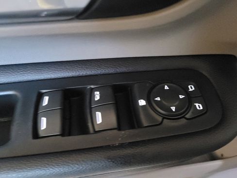 Used 2019 GMC Terrain SLE image 27