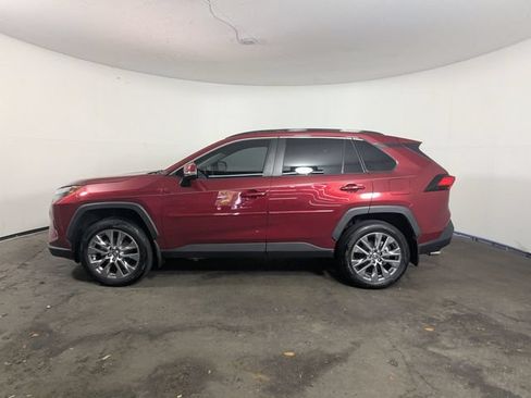 Used 2022 Toyota RAV4 XLE Premium FWD image 7