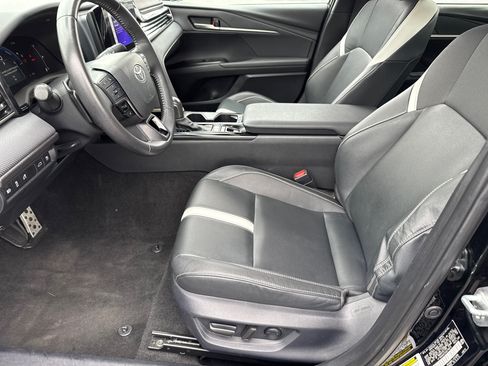 Certified 2025 Toyota Camry SE FWD image 25