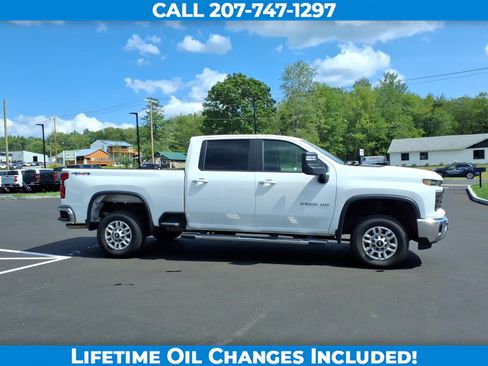 Used 2025 Chevrolet Silverado 2500 LT w/ Convenience Package AWD/4WD image 4