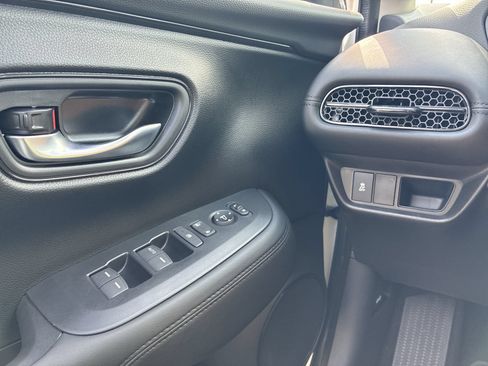 Certified 2027 Honda HR-V LX image 39