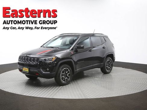 Used 2025 Jeep Compass Trailhawk AWD/4WD image 57