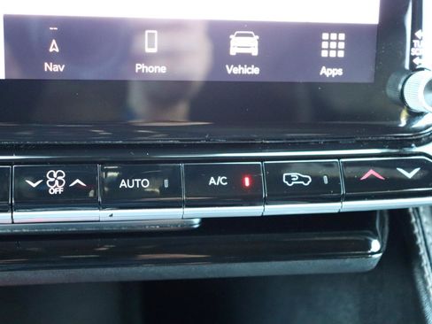 Used 2025 Jeep Wagoneer Series II w/ 8-Passenger Seating Package AWD/4WD image 42