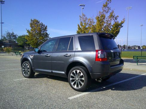 Used 2010 Land Rover LR2 HSE image 3