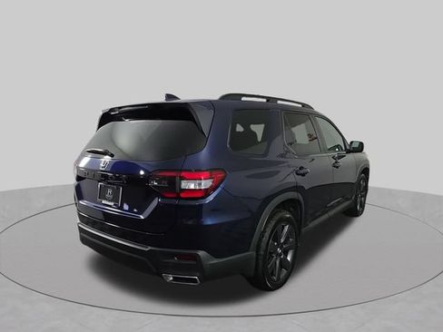 Used 2025 Honda Pilot Sport image 12