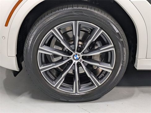 Used 2021 BMW X6 xDrive40i w/ M Sport Package image 12