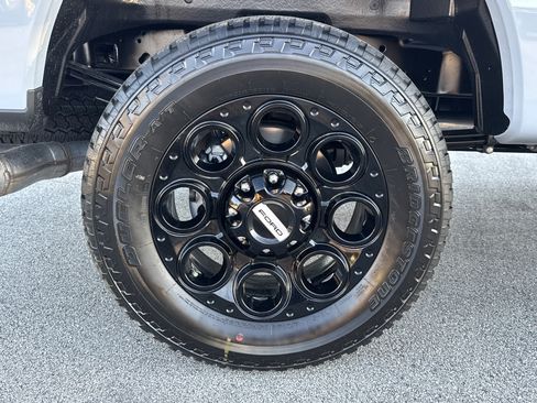 New 2026 Ford F250 Lariat w/ Black Appearance Package image 19