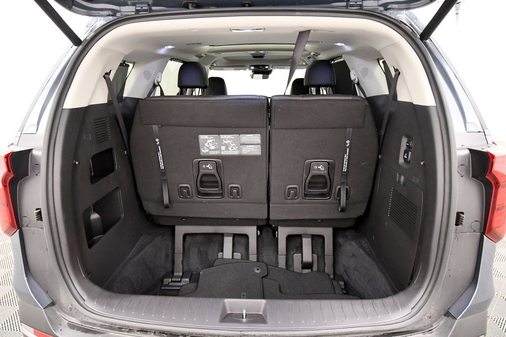 Certified 2026 Kia Carnival SX w/ SX Dark Edition Package FWD image 7