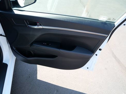 Used 2018 Hyundai Elantra SE FWD image 29