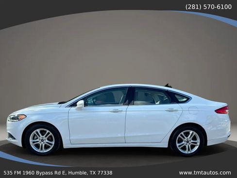 Used 2018 Ford Fusion SE w/ Fusion SE Technology Package FWD image 4