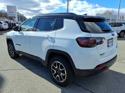 Used 2025 Jeep Compass Trailhawk w/ Trailhawk Elite Group image 6