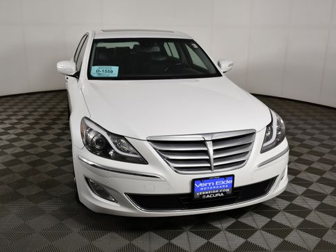 Used 2013 Hyundai Genesis 5.0 R-Spec RWD image 3