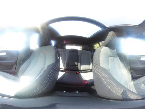 Used 2024 Volvo XC40 B5 Core image 44