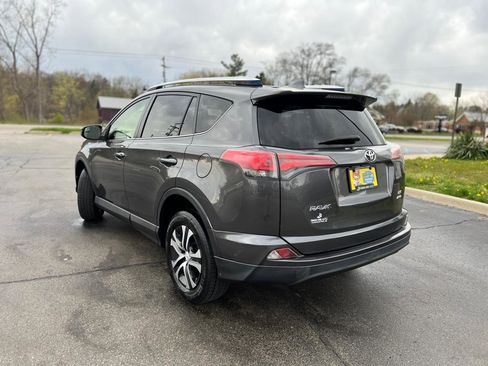 Used 2016 Toyota RAV4 LE AWD/4WD image 5