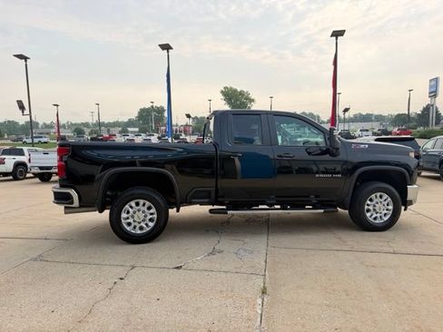 Used 2022 Chevrolet Silverado 2500 LT w/ Convenience Package AWD/4WD image 4