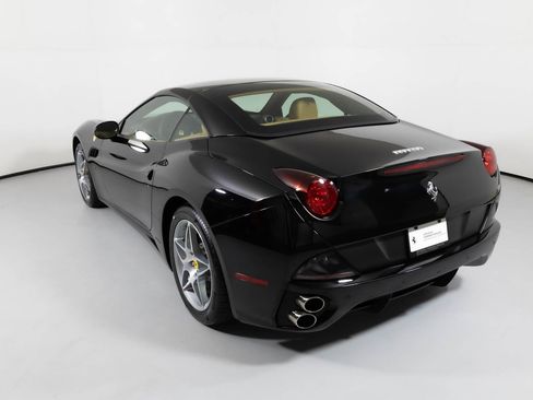 Used 2011 Ferrari California image 14