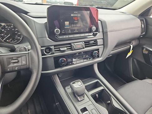 Used 2025 Nissan Pathfinder S AWD/4WD image 19