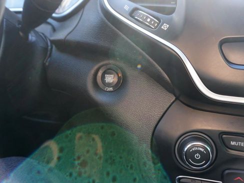 Used 2019 Jeep Cherokee Latitude Plus image 20