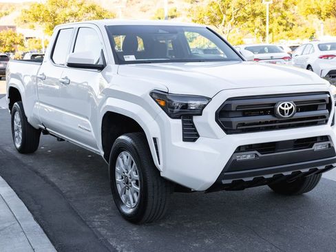Used 2025 Toyota Tacoma SR5 image 3