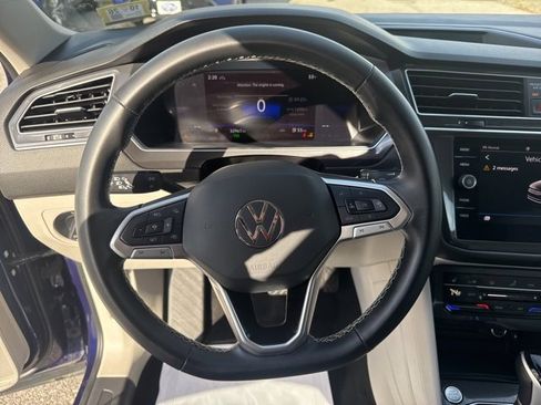 Used 2024 Volkswagen Tiguan SE image 12