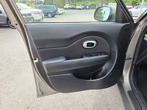 Used 2015 Kia Soul FWD image 16