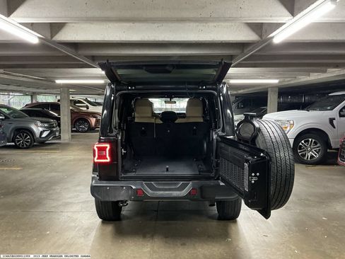 Used 2019 Jeep Wrangler Unlimited Sahara AWD/4WD image 10