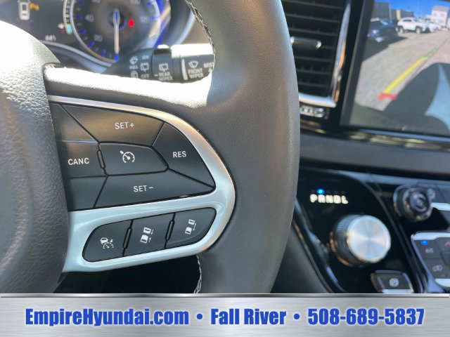 Used 2025 Chrysler Pacifica Select FWD image 29