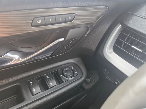 Used 2024 GMC Terrain SLT image 28