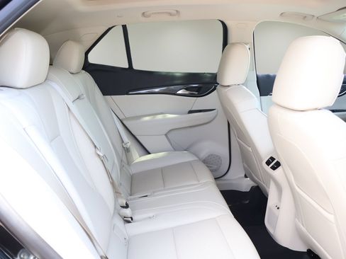 Used 2021 Buick Envision Essence FWD image 16