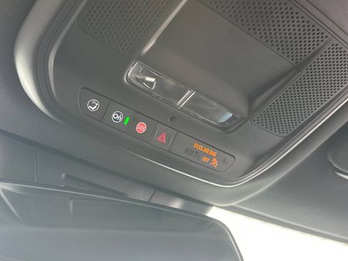 Used 2024 Chevrolet Equinox EV LT AWD/4WD image 24