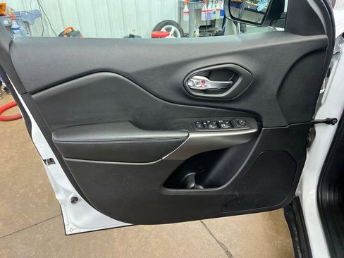 Used 2020 Jeep Cherokee Latitude Plus w/ Cold Weather Group image 12