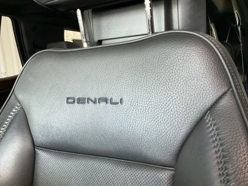 Used 2021 GMC Yukon Denali w/ Denali Premium Package AWD/4WD image 5