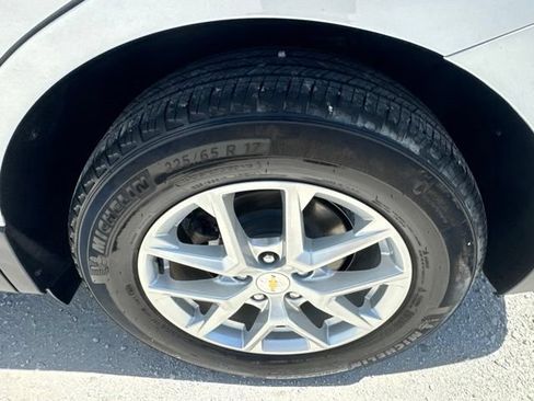 Used 2022 Chevrolet Equinox LT FWD image 12