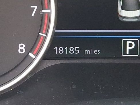 Used 2025 Nissan Sentra SR w/ SR Premium Package image 21