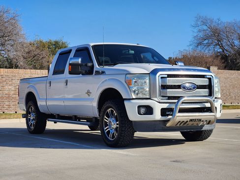 Used 2014 Ford F250 Platinum w/ FX4 Off-Road Package image 4