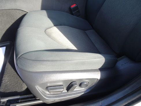 Used 2021 Toyota Camry LE image 9