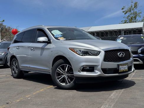 Used 2019 INFINITI QX60 Luxe w/ Essential Package FWD image 2