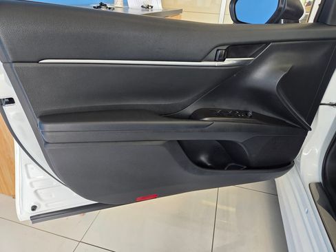 Used 2023 Toyota Camry SE FWD image 12