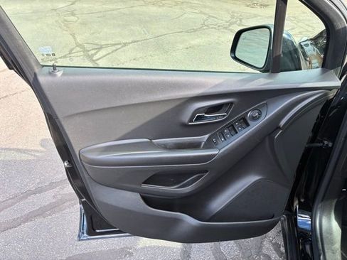 Used 2021 Chevrolet Trax LT w/ Driver Confidence Package image 11