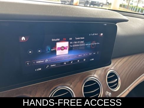 Used 2022 Mercedes-Benz E 350 4MATIC Sedan image 7