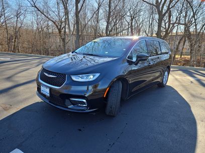 Used 2024 Chrysler Pacifica Touring-L