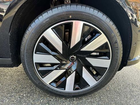 New 2025 Volvo EX90 Plus w/ Protection Package Premier image 9