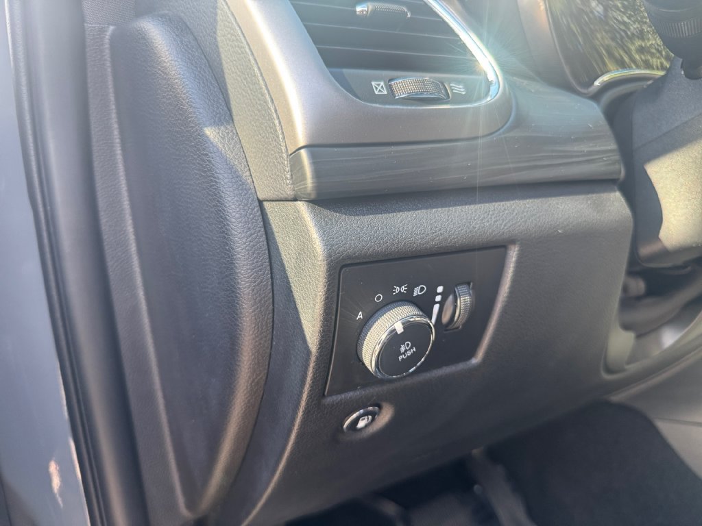 Used 2020 Jeep Grand Cherokee Altitude AWD/4WD image 24
