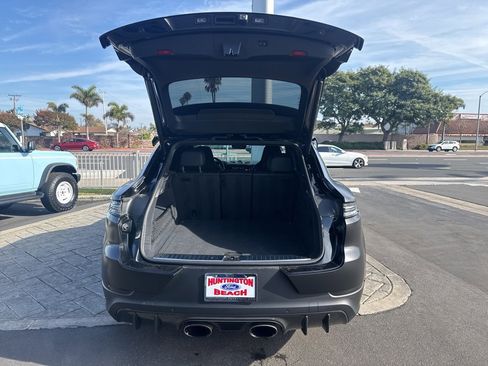 Used 2024 Porsche Cayenne Turbo GT image 12