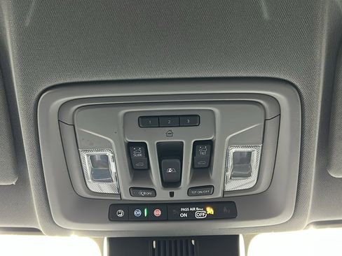 Used 2023 GMC Sierra 1500 SLT image 36
