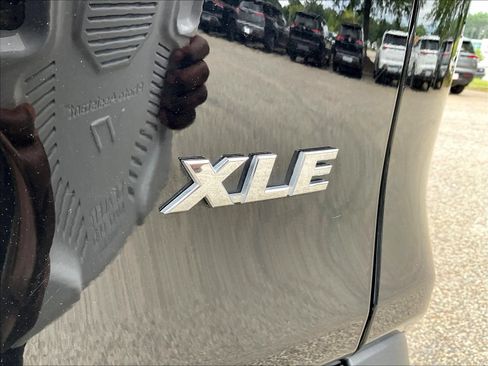 Used 2025 Toyota RAV4 XLE FWD image 26