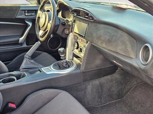 Used 2017 Toyota 86 image 19