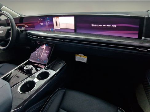 New 2025 Cadillac Escalade IQ Sport 2 w/ LPO, ONYX Package image 32