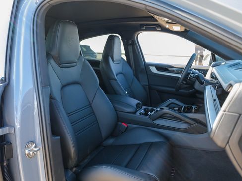 New 2025 Porsche Cayenne S image 28