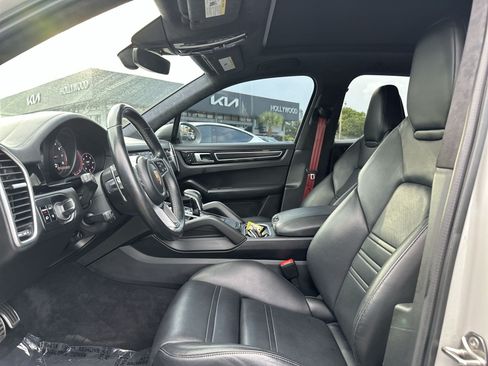 Used 2021 Porsche Cayenne GTS AWD/4WD image 13